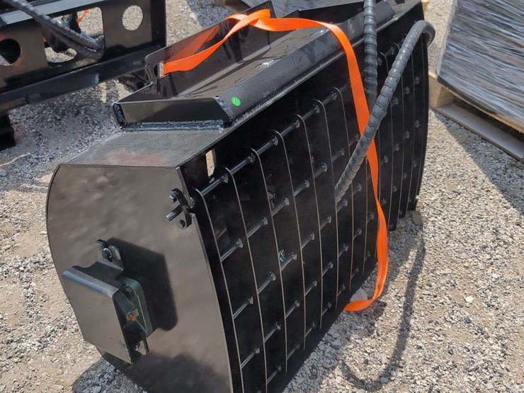 iranch-mini-skid-steer-mixing-bucket-irlmb-image-1