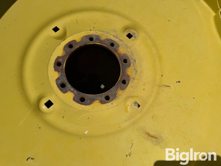 john-deere-16-image-15