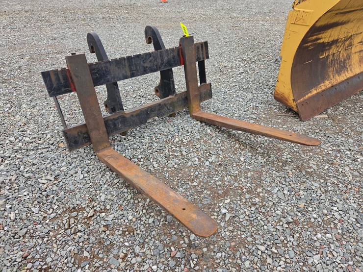 #6355-•-approx.-48"-loader-pallet-forks-image-4