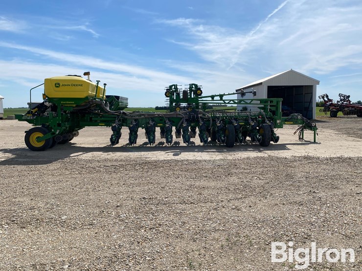 2022-john-deere-1775nt-image-4