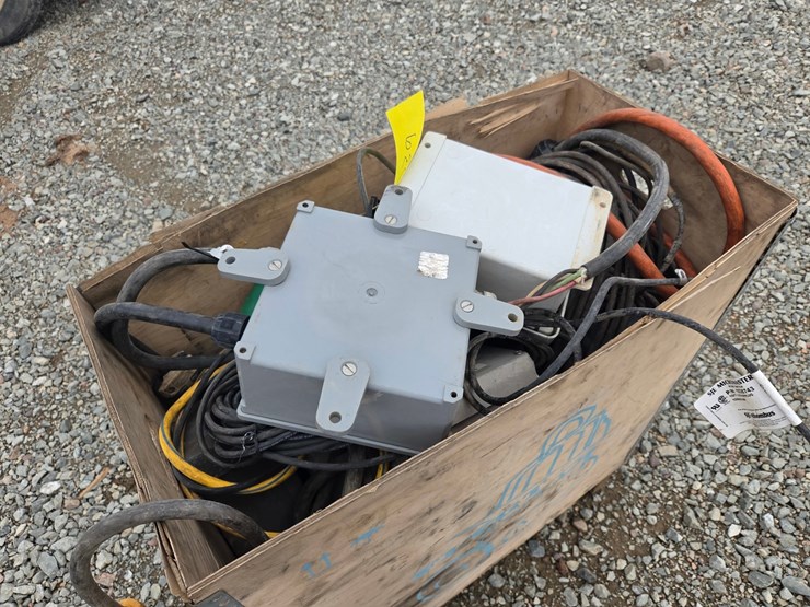 #6039-•-box-of-misc.-electrical-boxes-and-wires-image-5