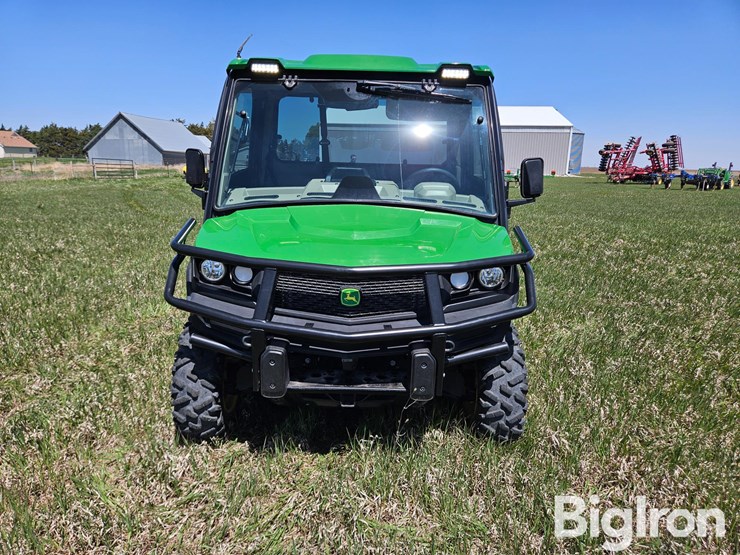 2022-john-deere-gator-image-2