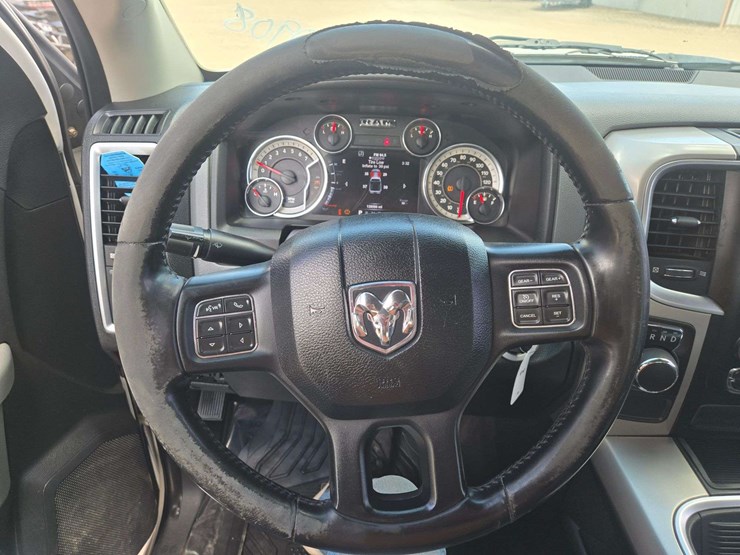 2017-ram-1500-slt-image-18
