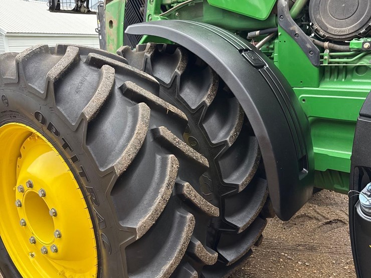 2014-john-deere-8320r-image-29