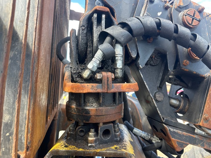 deere-1110e-image-54