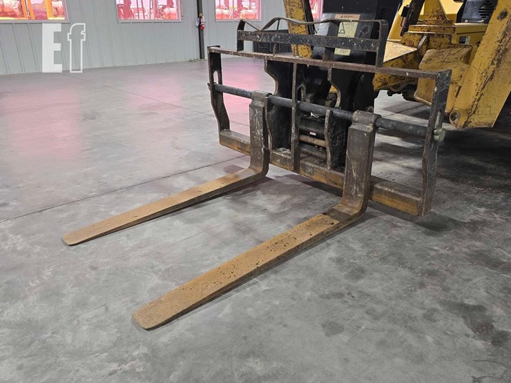 2013-caterpillar-tl1055c-image-9