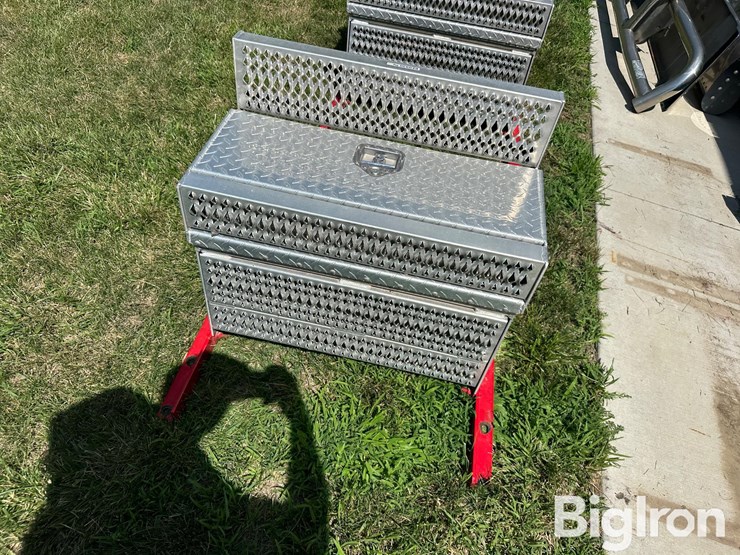 peterbilt-aluminum-step/battery-box-image-1