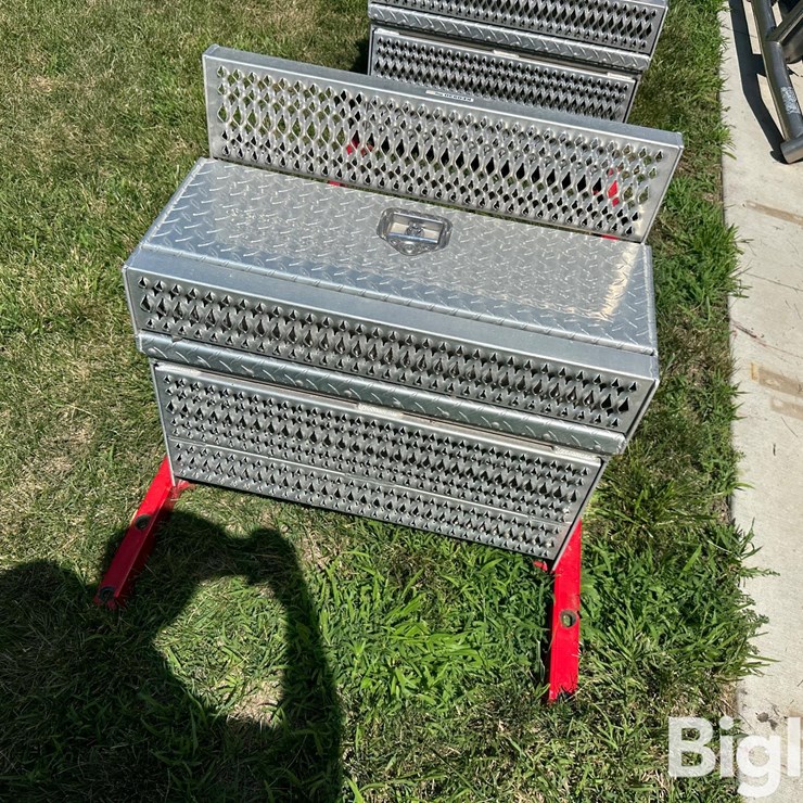 Peterbilt Aluminum Step/Battery Box