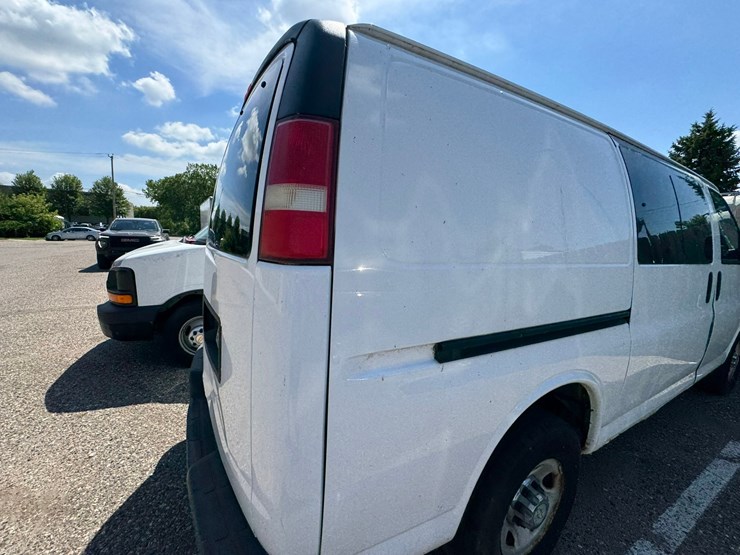 #1896-•-2008-chevy-express-van-image-17