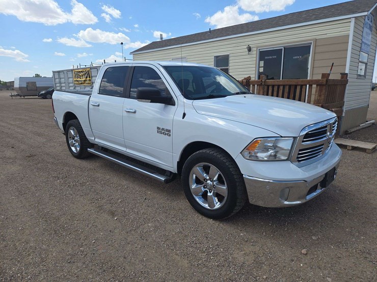 2017-ram-1500-slt-image-2