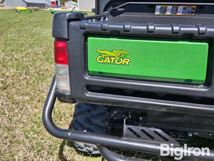 2022-john-deere-gator-image-11