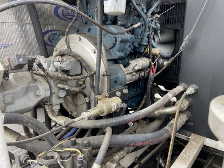 2013-cyclone-cy5500-surface-cleaning-truck-image-21