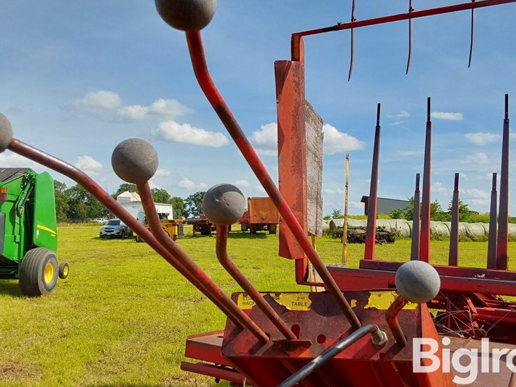 new-holland-1033-image-13