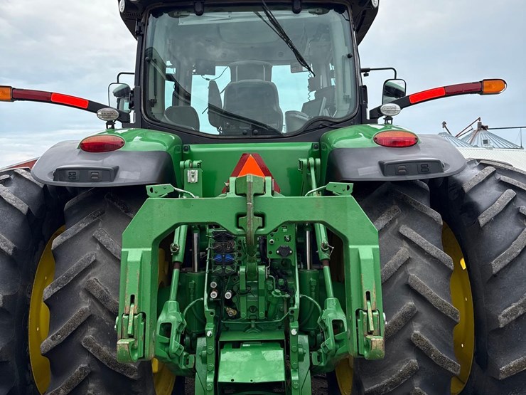 2014-john-deere-8320r-image-40