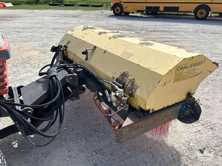 2002-kubota-l4300e-48hp-utility-tractor-w/-sweeper-and-box-blade-ripper-image-13