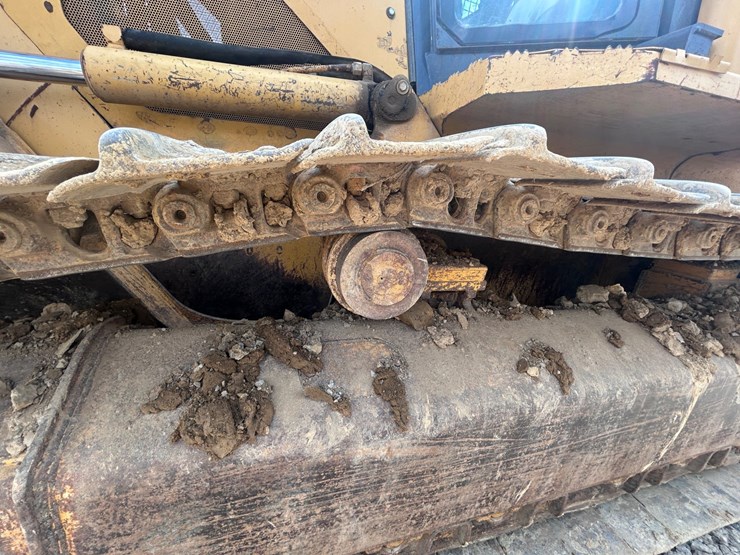 2009-deere-750j-lt-image-4
