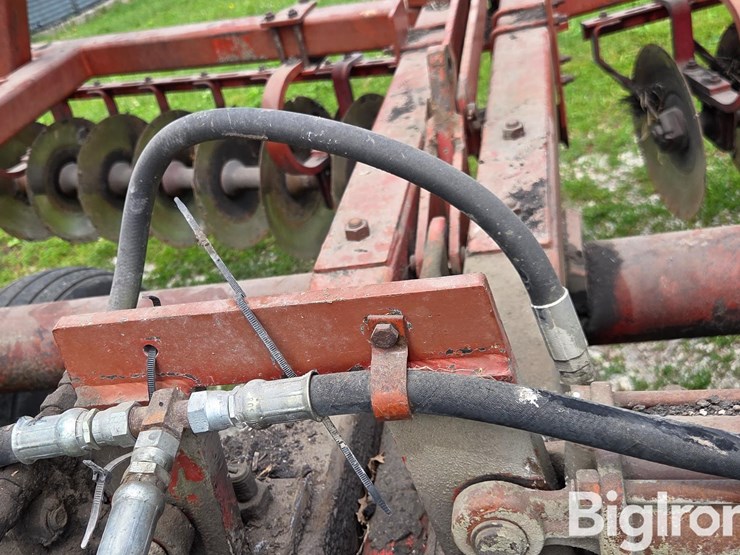 massey-ferguson-820-image-12