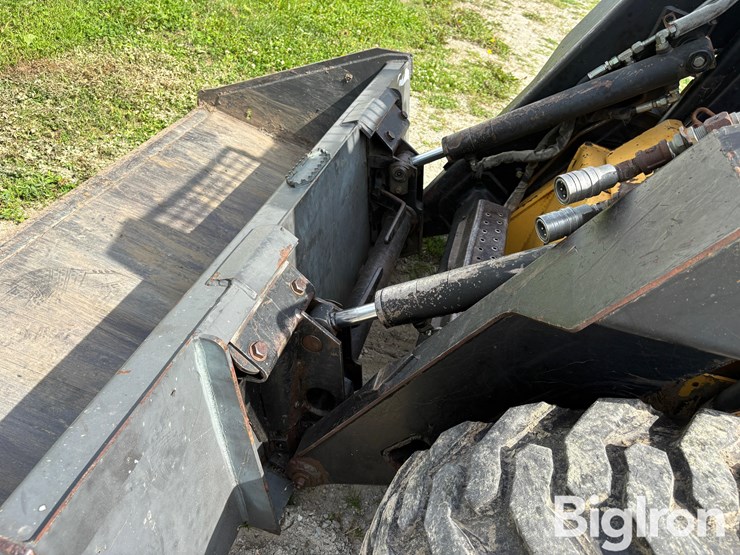 new-holland-lx565-image-9