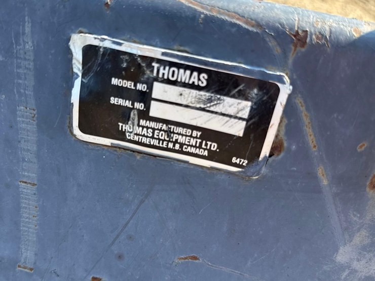 thomas-68"-skidloader-quick-tach-bucket-image-9
