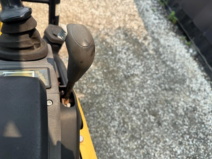 2015-caterpillar-301.7-image-21