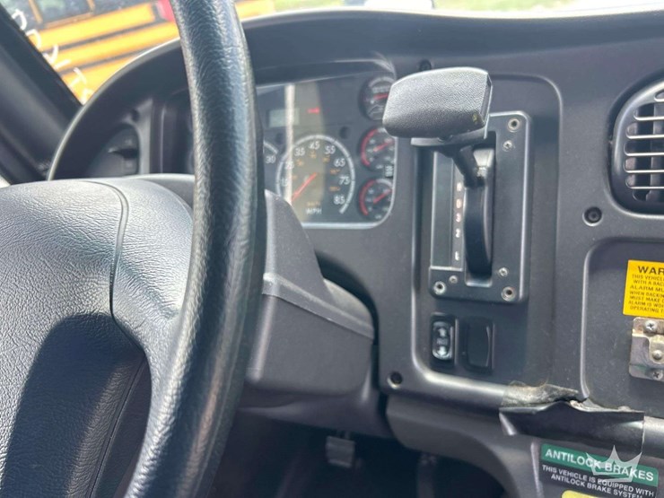 2016-freightliner-b2-image-25