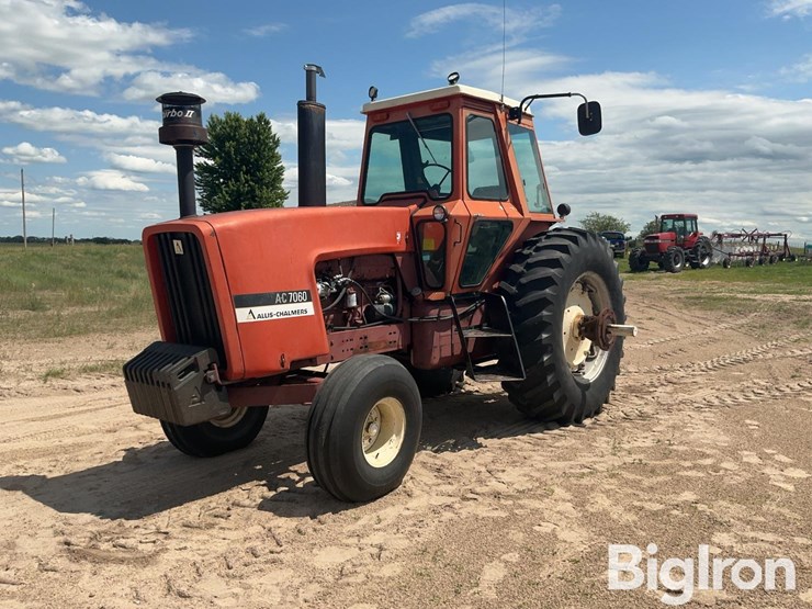 1977-allis-chalmers-7060-image-1