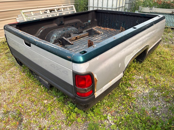 #1540-•-dodge-8'-bed-image-3