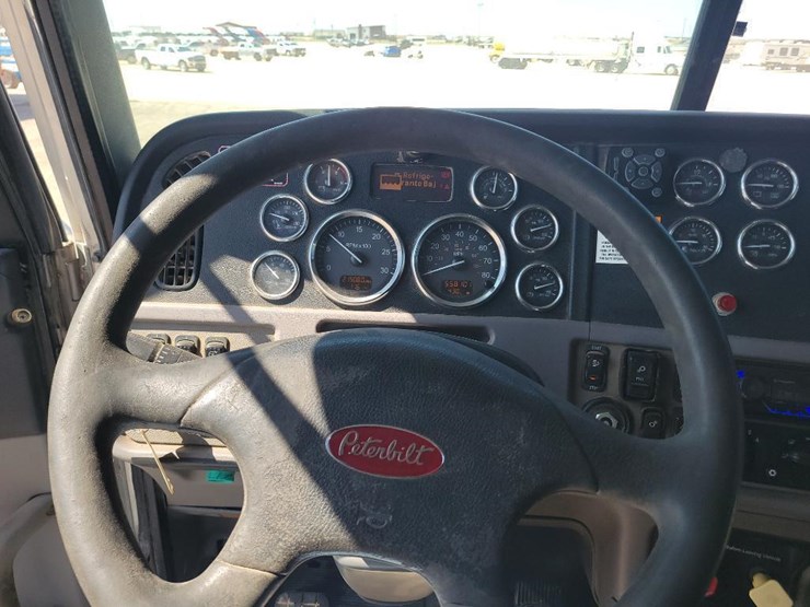 2013-peterbilt-365-image-37