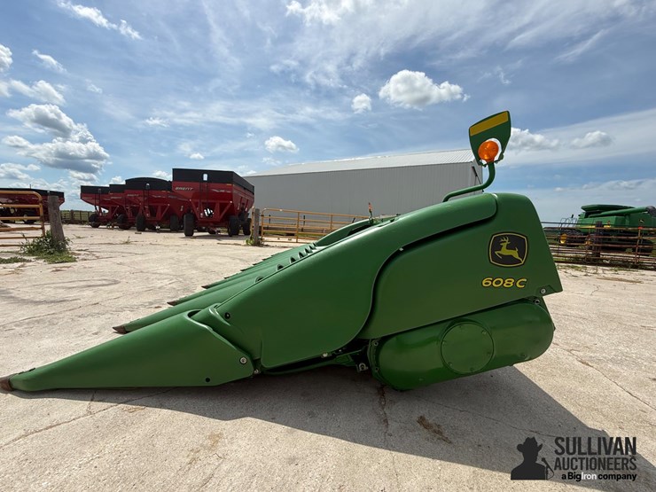 2017-john-deere-608c-image-8
