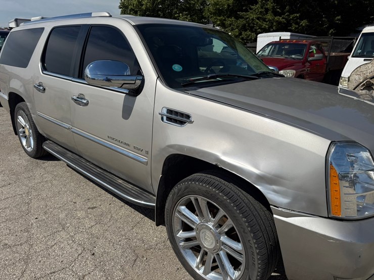 2008-cadillac-escalade-image-15