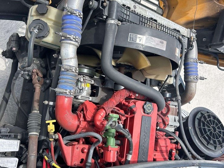 2016-freightliner-b2-image-8