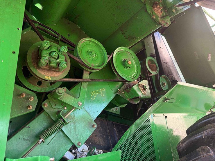 2011-john-deere-9760-combine-image-25