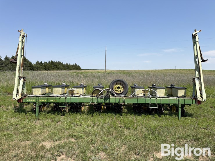 john-deere-7100-image-2