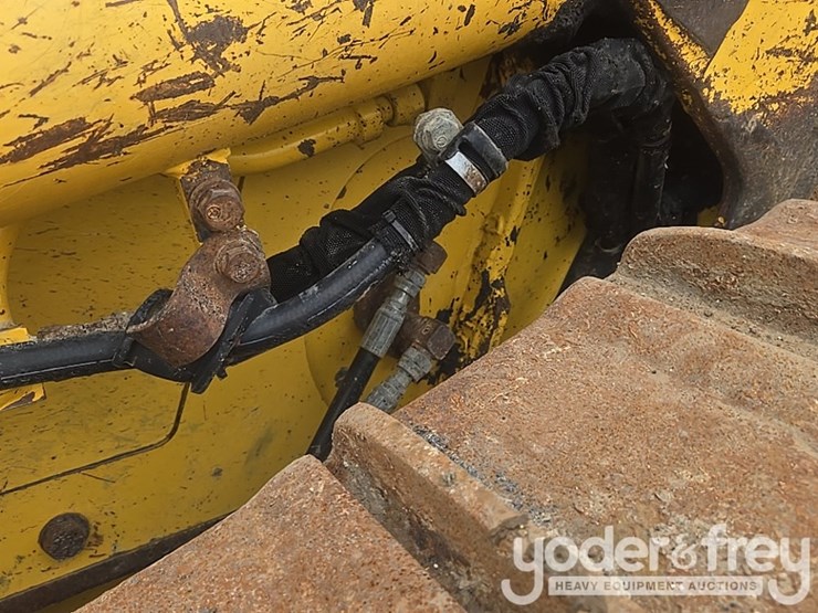 2020-komatsu-d61px-24-image-24