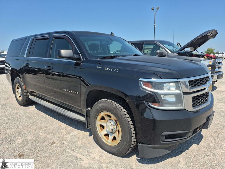 2015-chevrolet-suburban-image-3