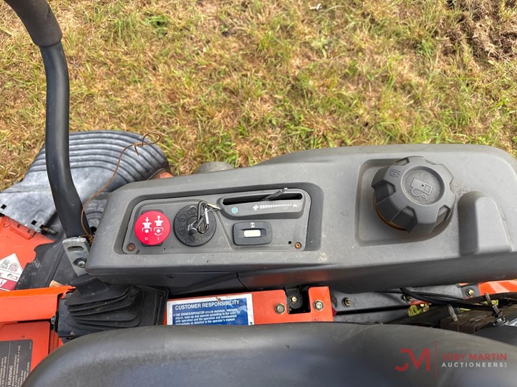 husqvarna-z254-zero-turn-mower-image-14
