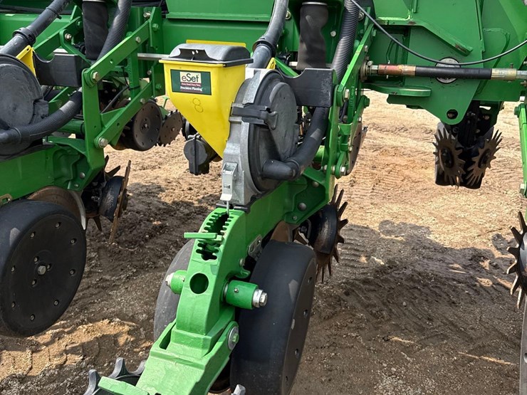 2006-john-deere-1770nt-image-45