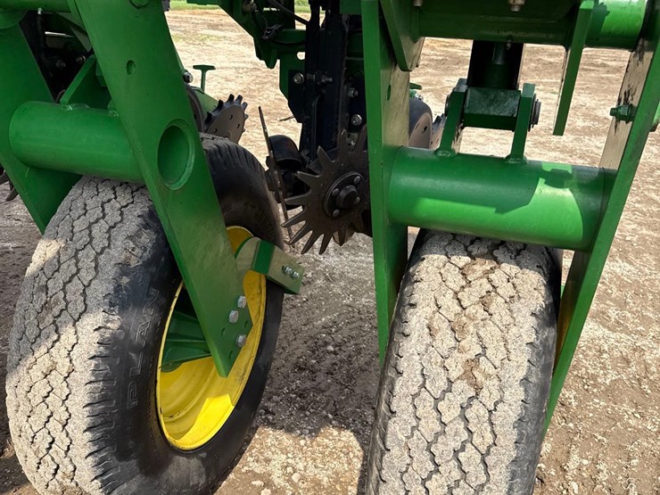 2006-john-deere-1770nt-image-39