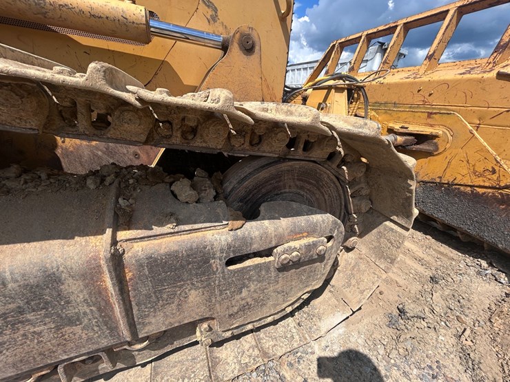 2009-deere-750j-lt-image-11