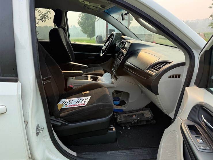 2013-dodge-caravan-image-29