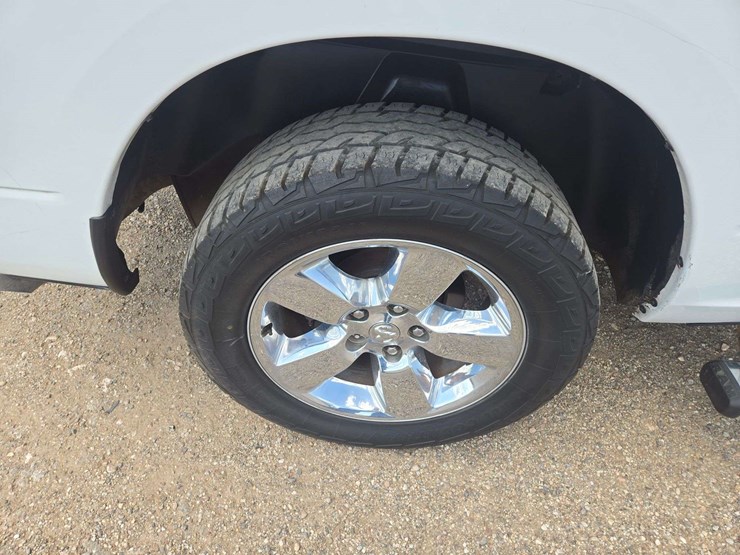 2017-ram-1500-slt-image-9