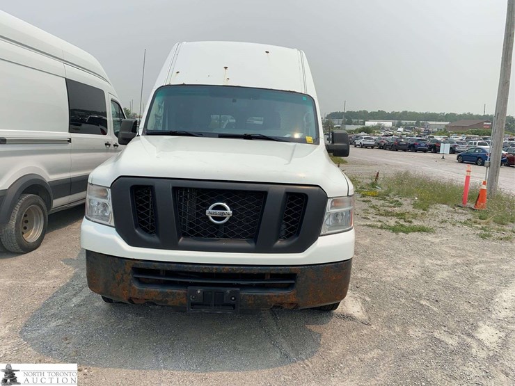 2016-nissan-nv3500hd-image-2