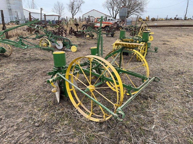john-deere-two-row-planter-image-3