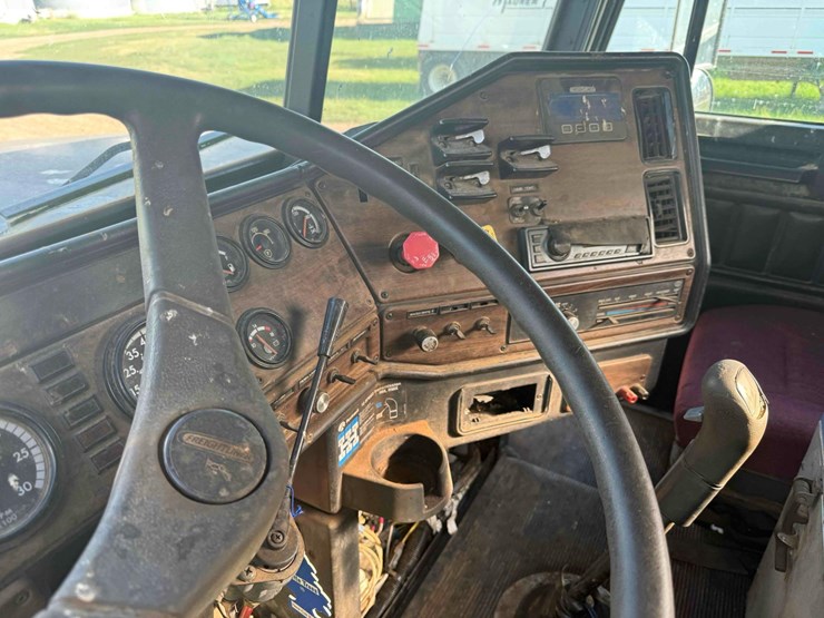 1998-freightliner-fld-semi-image-18