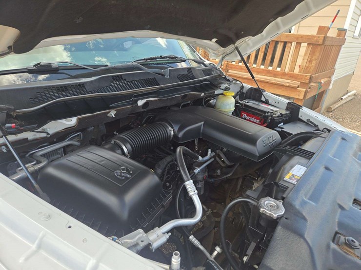 2017-ram-1500-slt-image-22