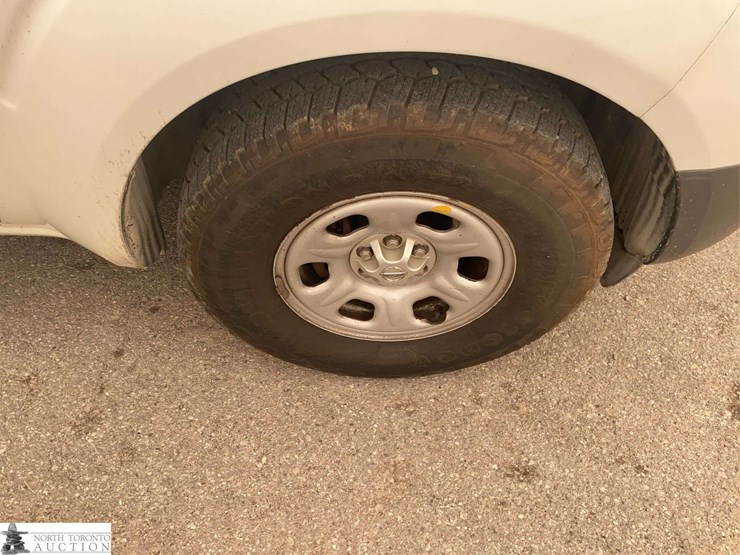 2014-nissan-frontier-image-24