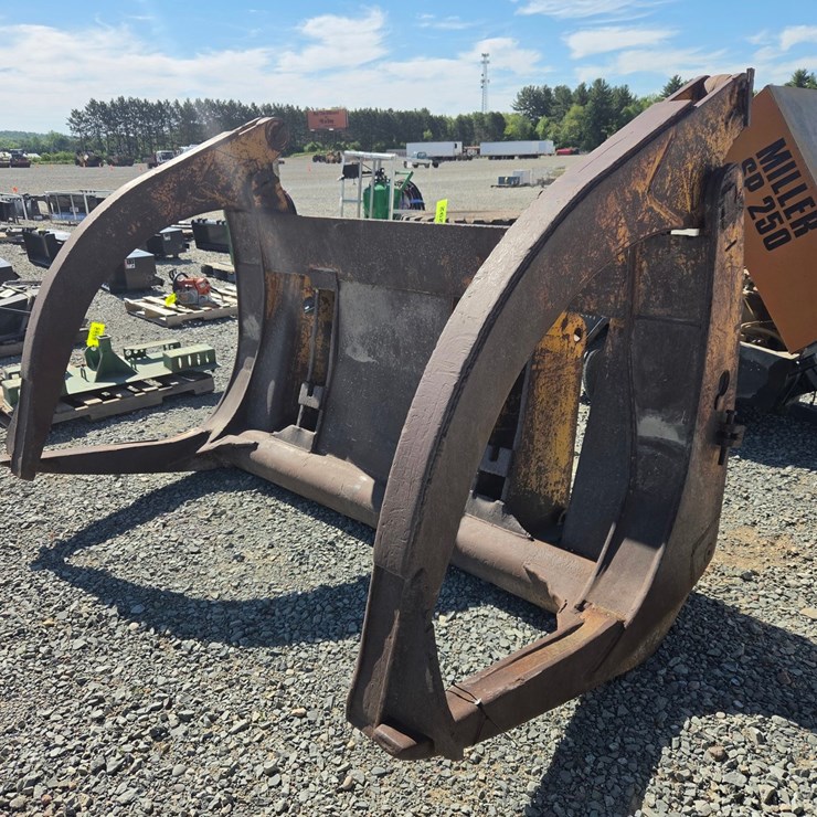 #6292 • Approx. 96" Loader Grapple Attachment