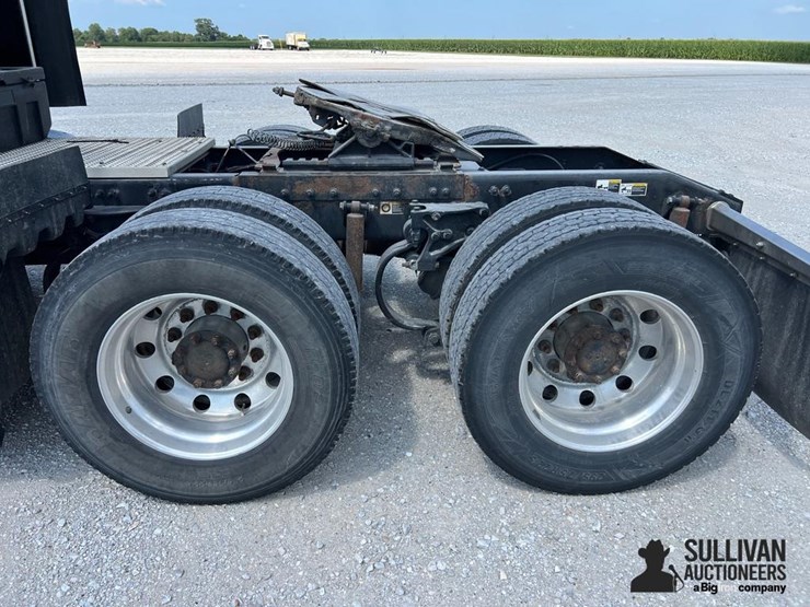 2015-peterbilt-579-image-9