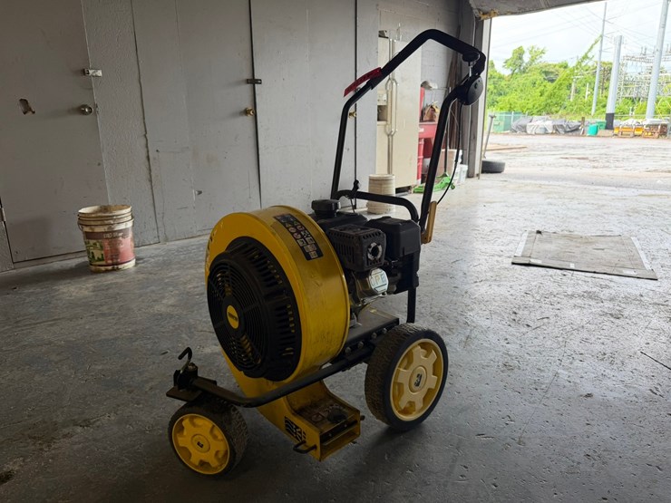 #4059-•-2021-champion-224cc-walk-behind-blower-image-1