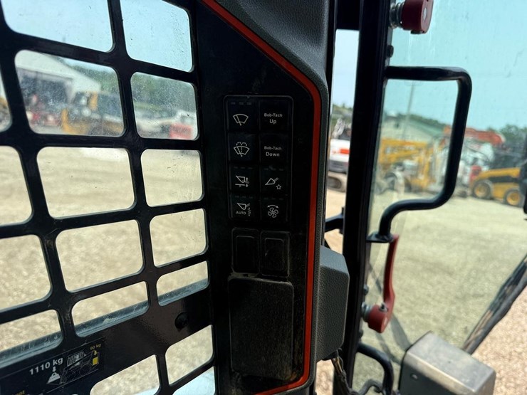 2021-bobcat-t66-image-28